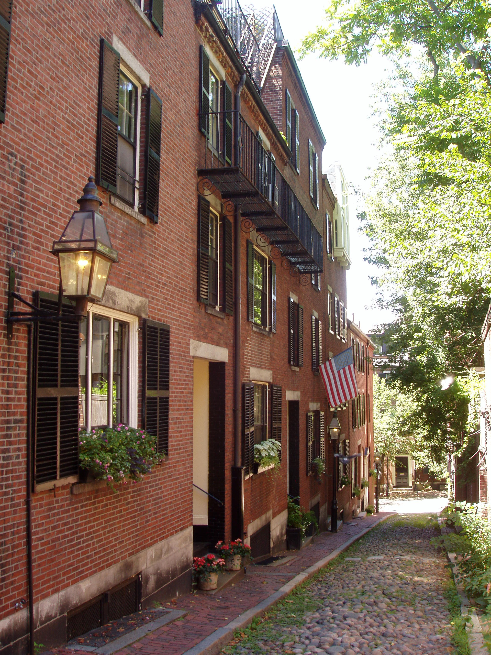 Historic brick homes along Acorn Street in Boston's Beacon Hill